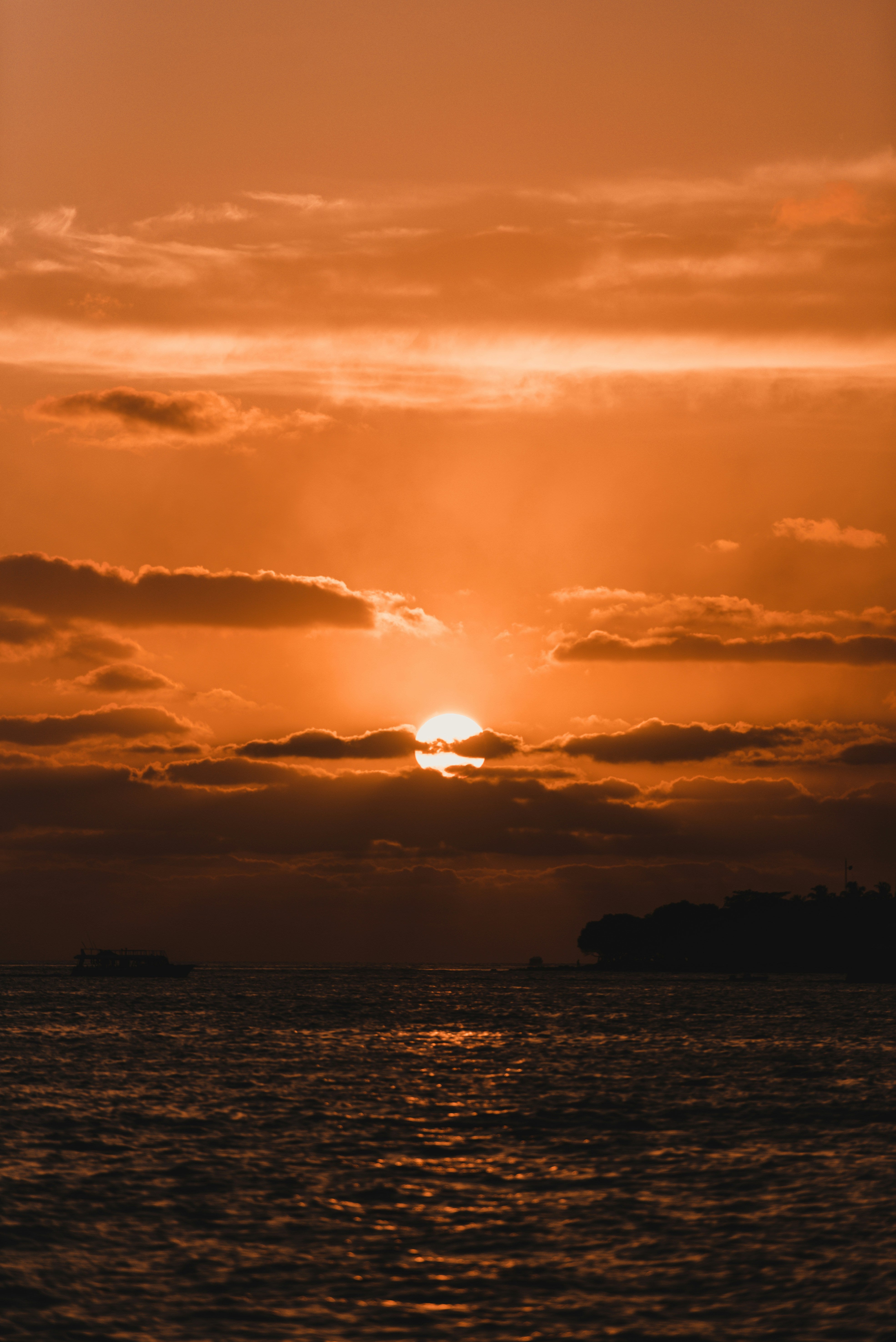 Vinyl Decal, Sunset Over Water. (5" x 7")